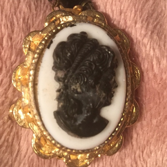 Long Black Necklace with Cameo Brooch Pendant - Picture 3 of 8